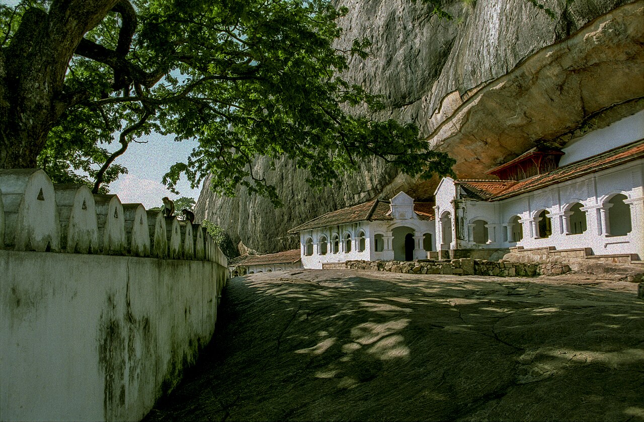 담불라 석굴사원