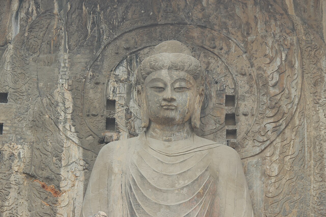 룽먼석굴(용문석굴)