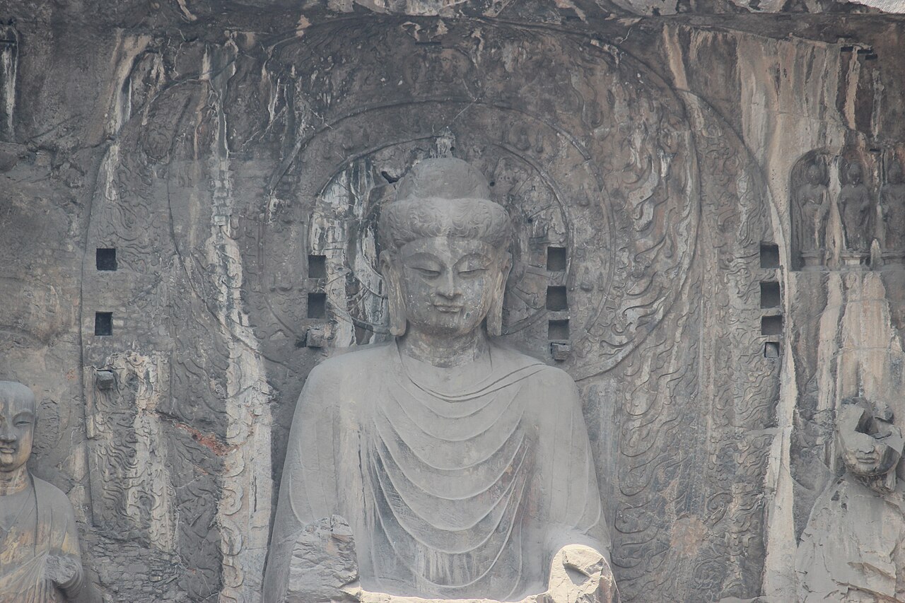 룽먼석굴(용문석굴)